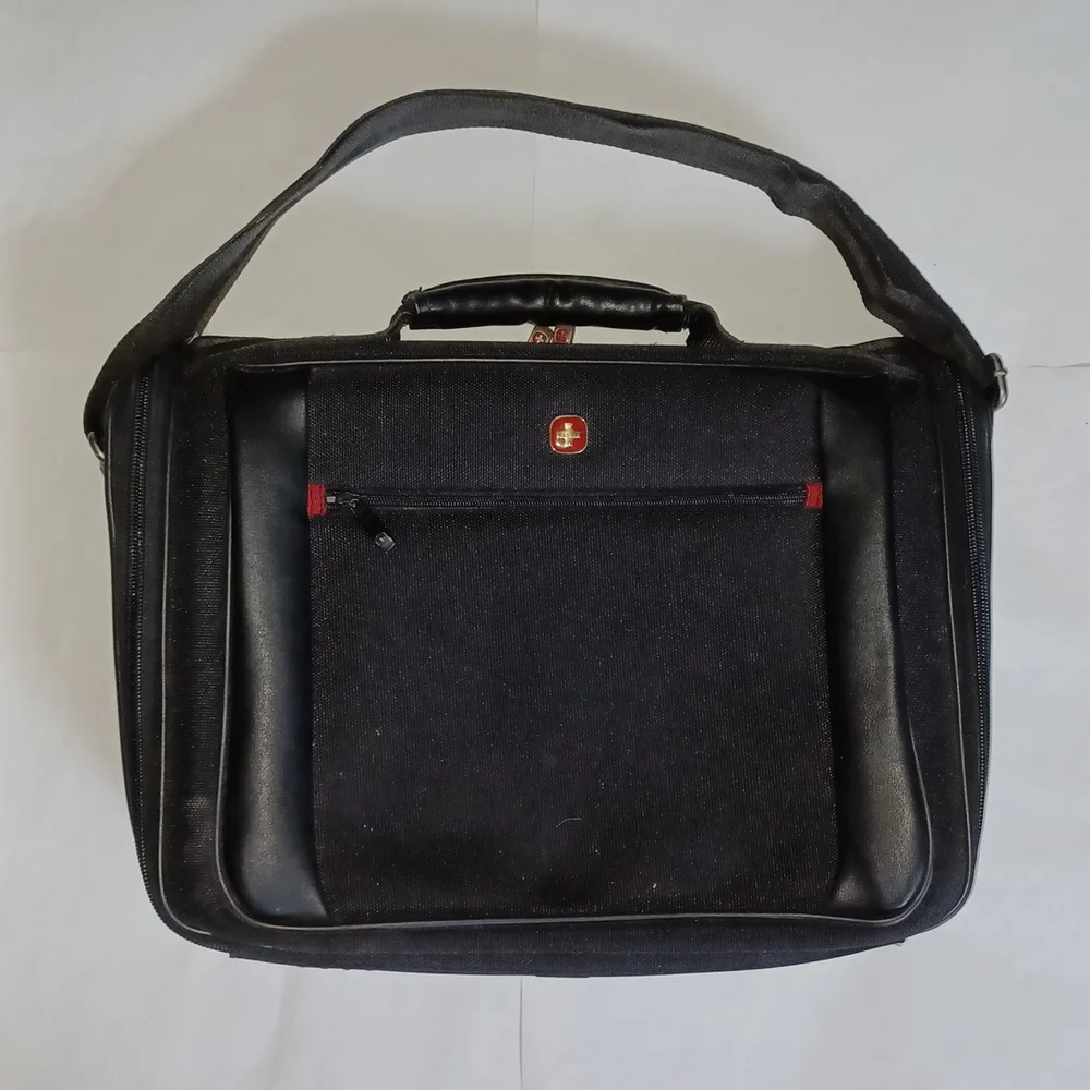 SwissGear black Laptop Case adjustable strap and luggage strap 17